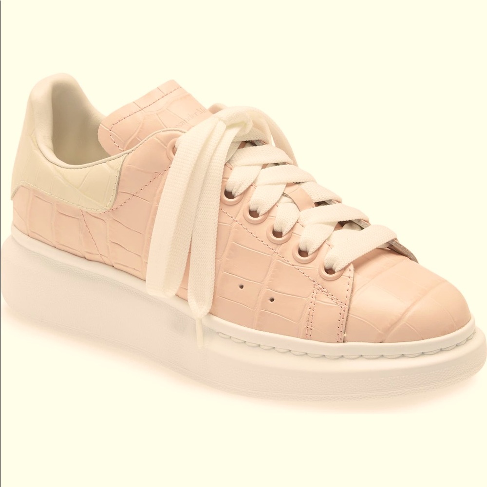 👟Croc-embossed leather and a chunky, leopard-spotted sole